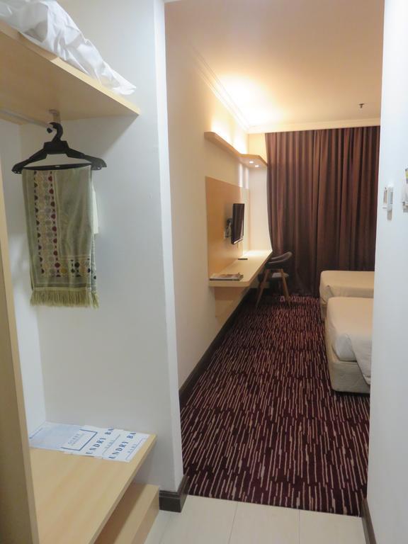 Rhr Hotel Kajang Exteriör bild